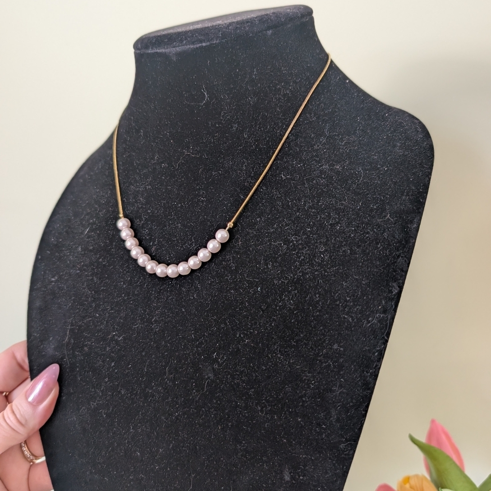 Vintage Goldtone and Faux Pearl Necklace - Picture 4 of 9